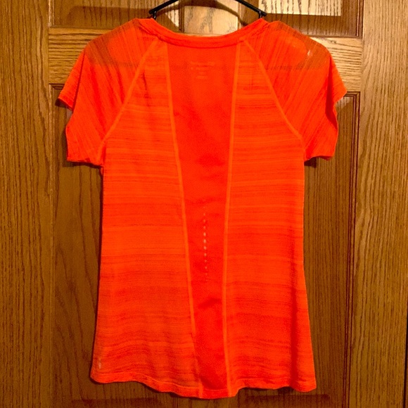 Champion Gear tshirt - Picture 2 of 3